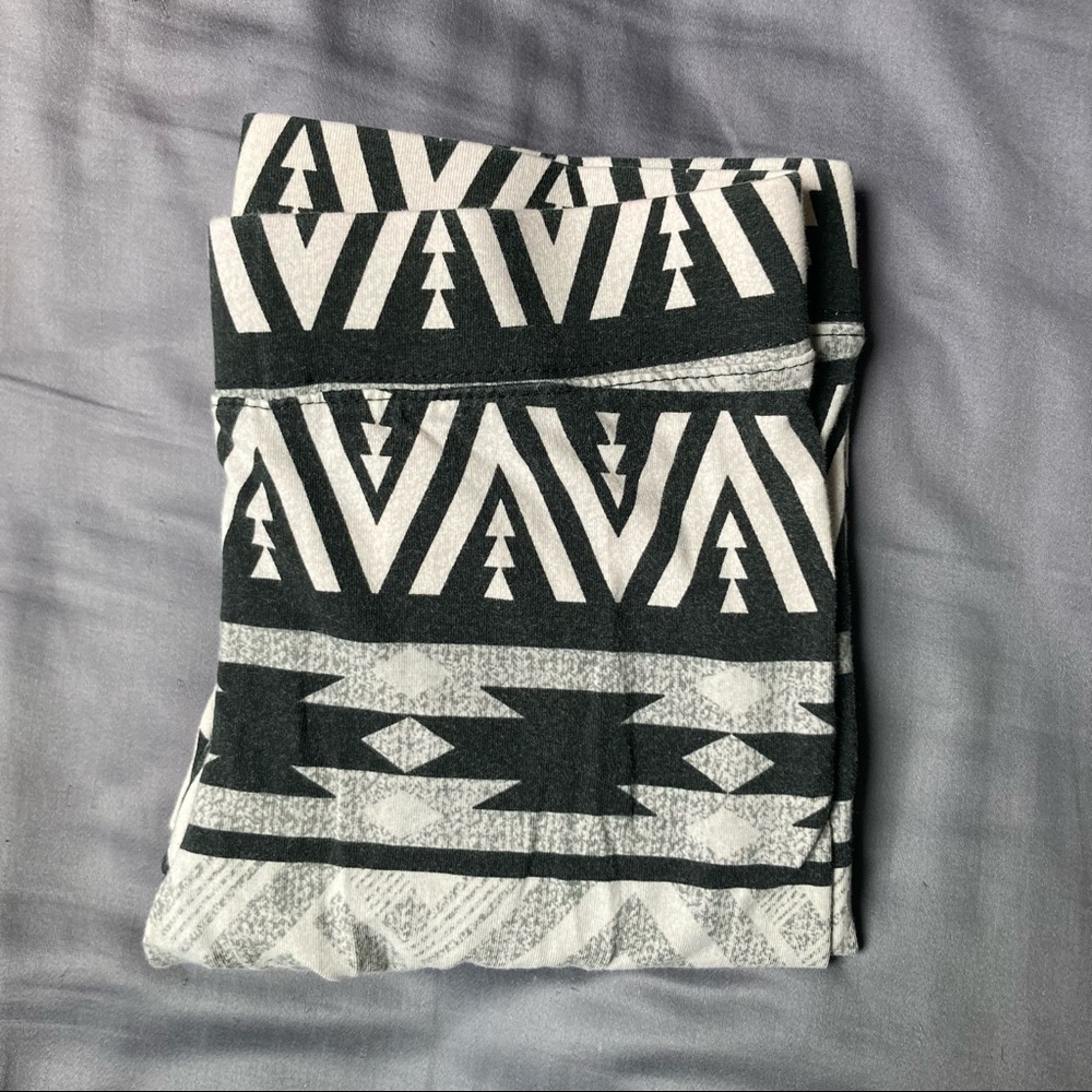 🟢 American Eagle Pattern Leggings